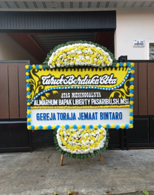 Papan Bunga Duka di Mane